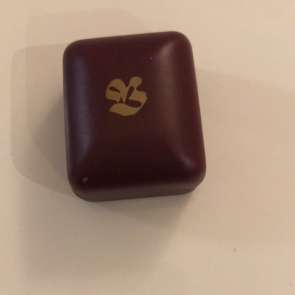 14kt gold stud earrings - Picture 6 of 7